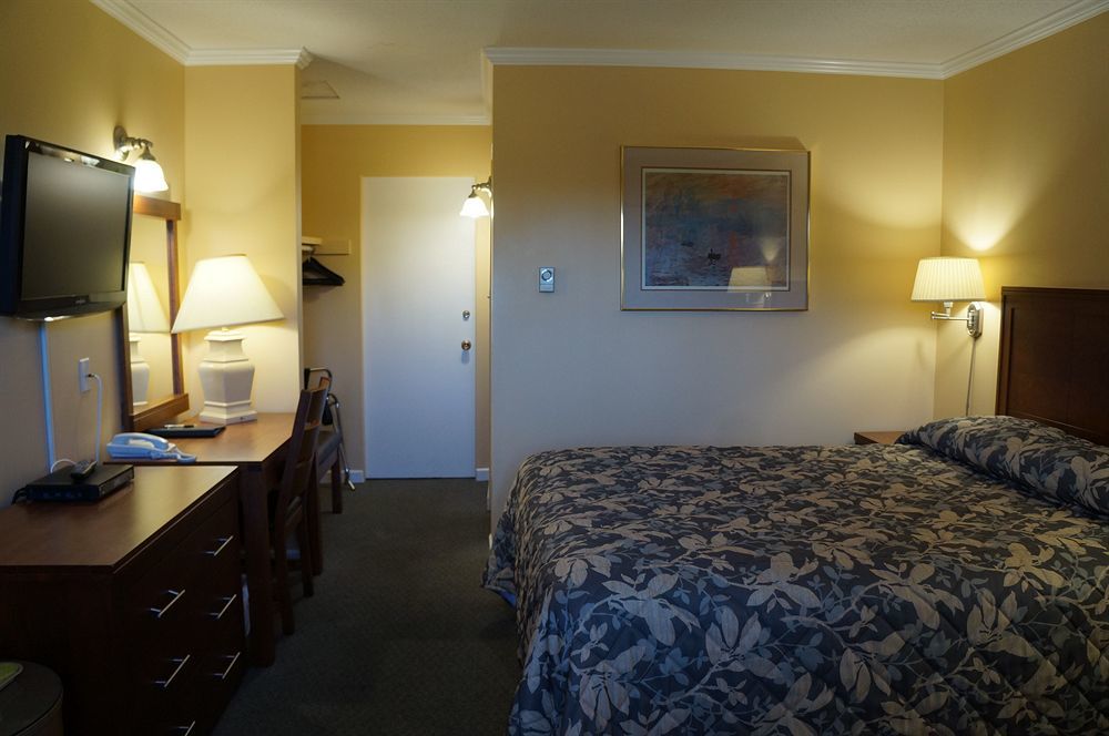 Westward & Motel 2*