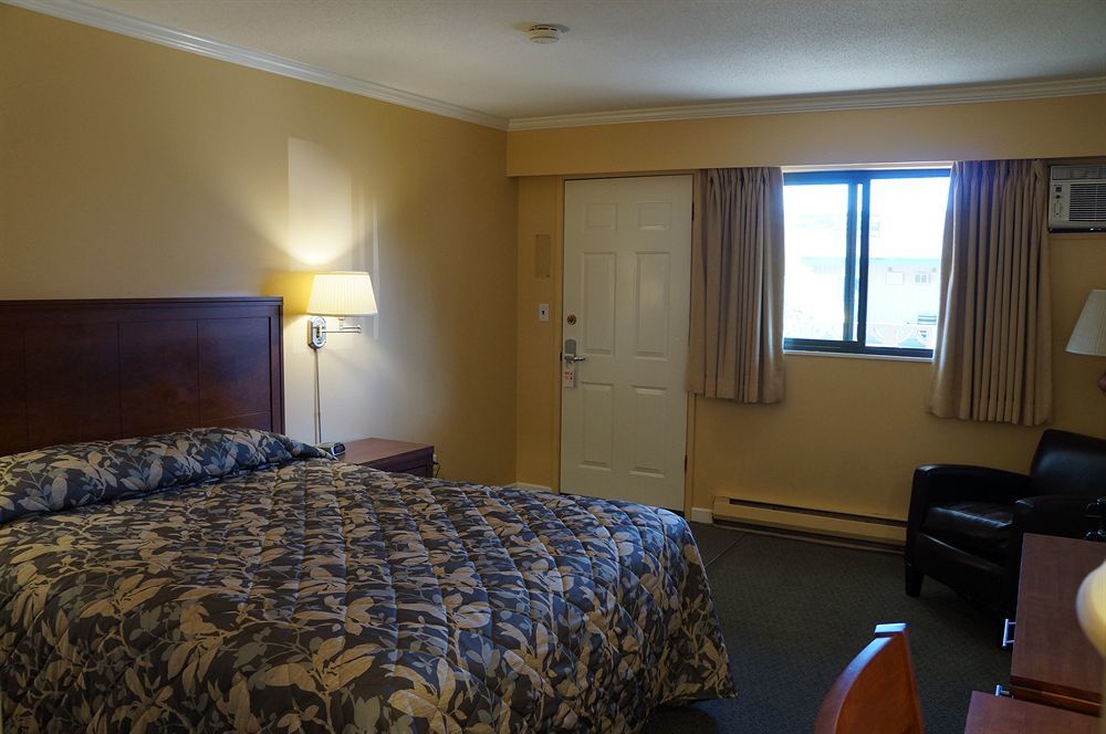 Westward & Motel 2*