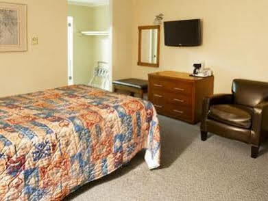 Westward & Motel 2*